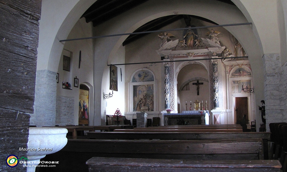 29 L'interno dell'antica chiesa....JPG